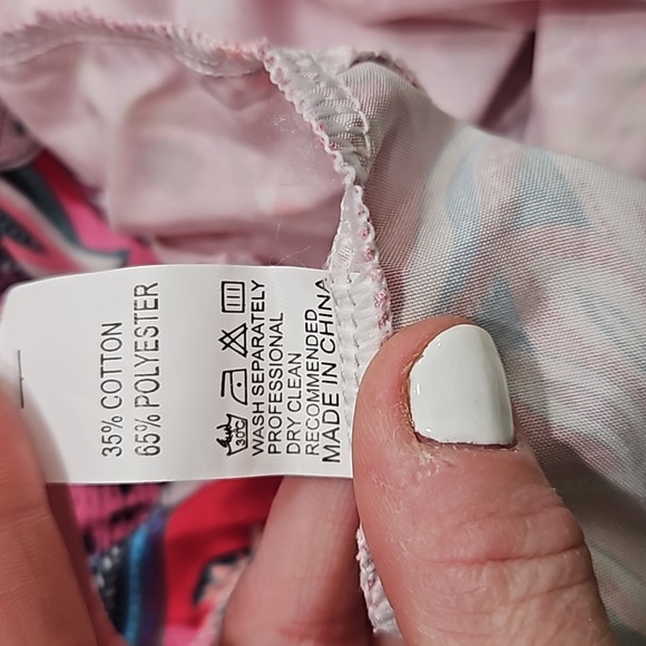 Great condition, pink floral dress. No brand listed - Picture 5 of 6